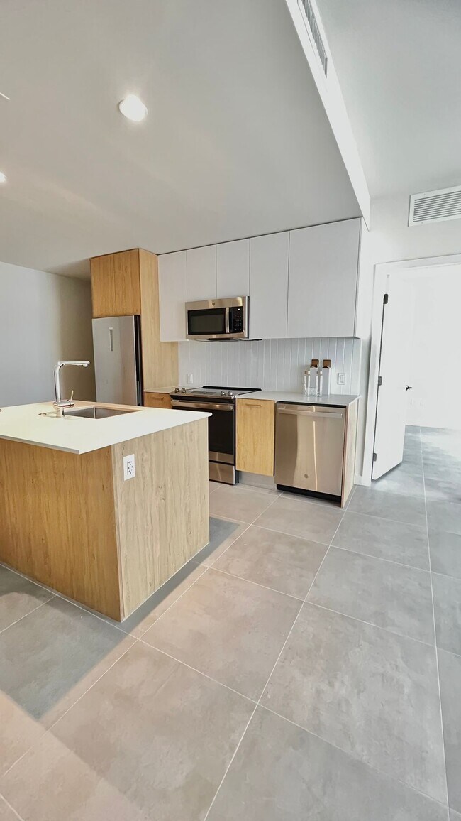 Photo - 73 NW 30th St Unit B2