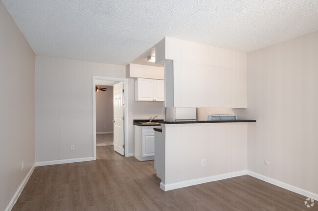 1BR, 1BA - 408SF - Living Room