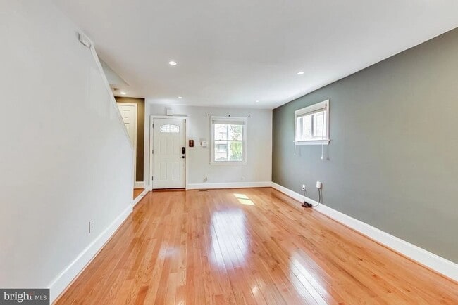 Photo - 1145 46th Pl SE