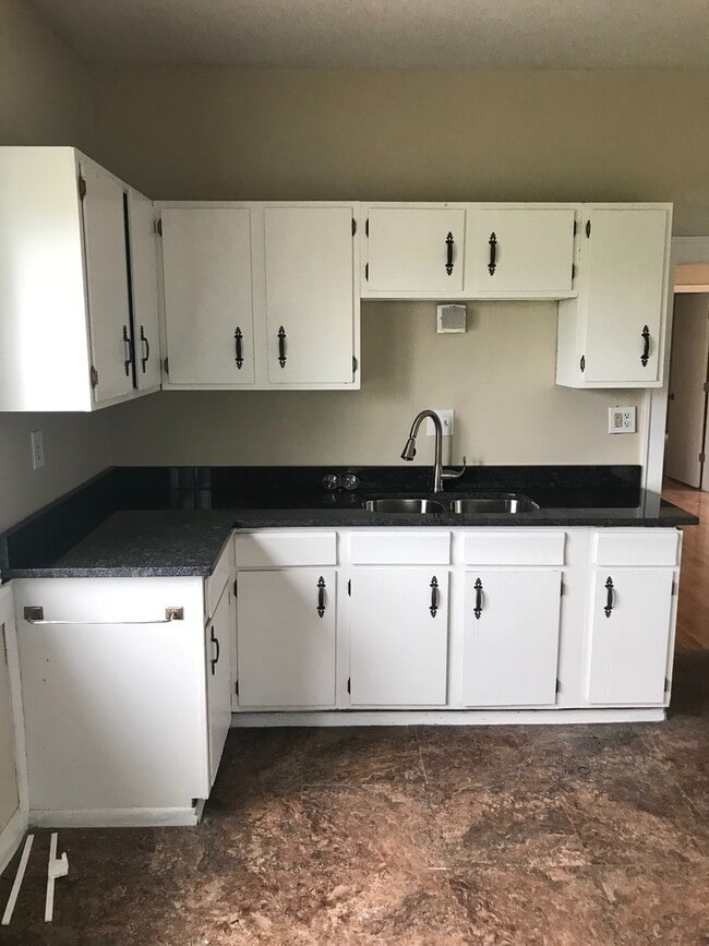 Photo - Awesome 3 Bedroom 1 bath duplex!