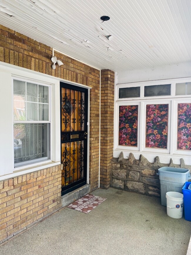 Photo - 882 Corinthian Ave