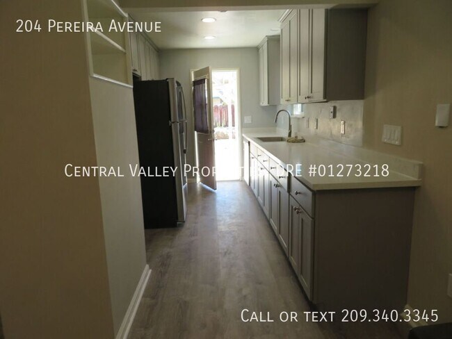 Photo - 204 Pereira Ave