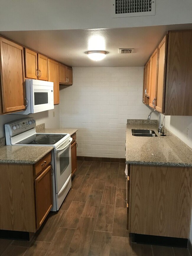 Photo - 2 bed 1.5 townhouse Scottsdale