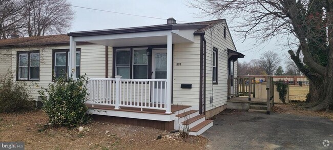 Building Photo - 111 Bloomsbury Ave Rental