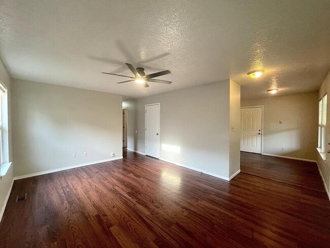 Photo - 942 W 25th St