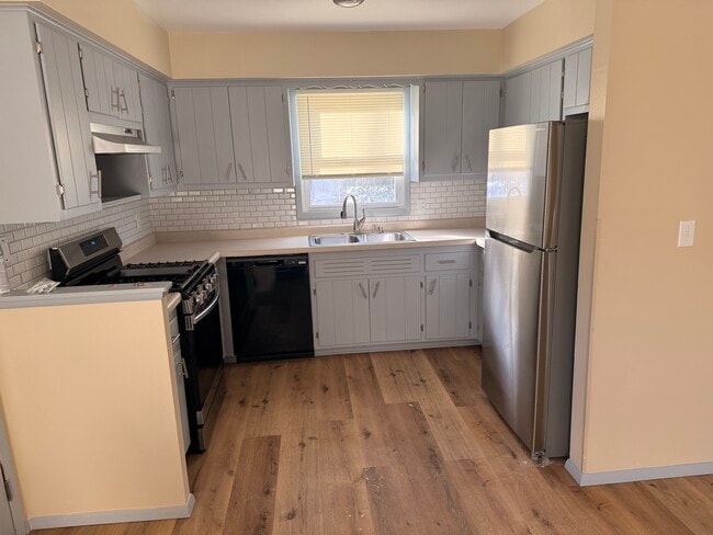 Photo - 12233 W Dearbourn Ave