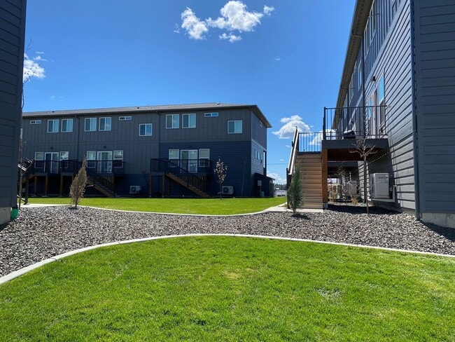 Photo - Stunning 3-Bed, 2.5-Bath 3-Level Townhomes in Deer Park, Townhomes Available September 10th! Unidad 1
