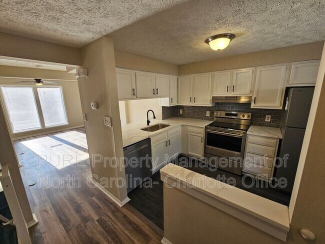 Photo - 9445 Lexington Cir