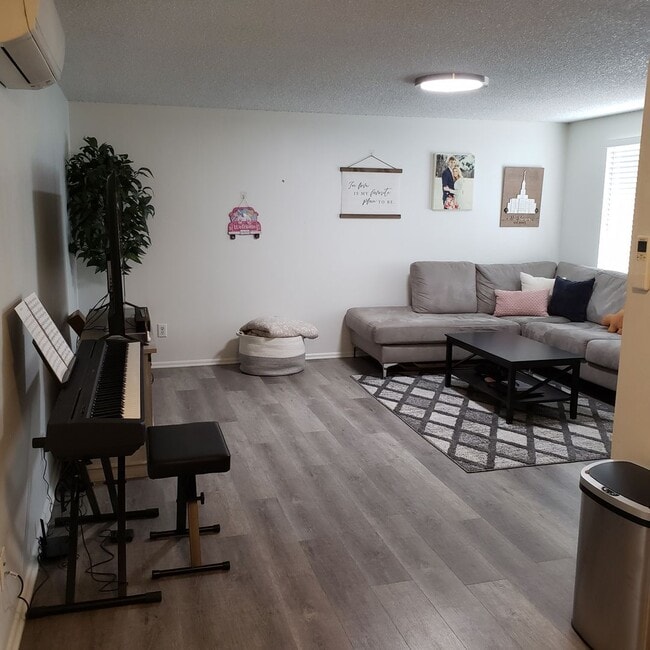 Building Photo - 1B/1B Pet Friendly Apartment South of BYU Unit 210