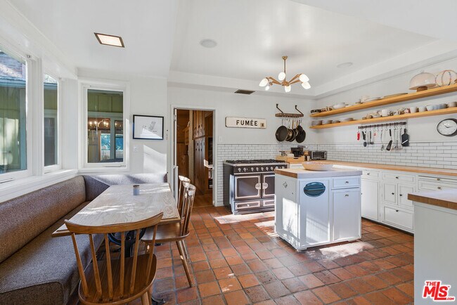 Photo - 2049 Oakstone Way