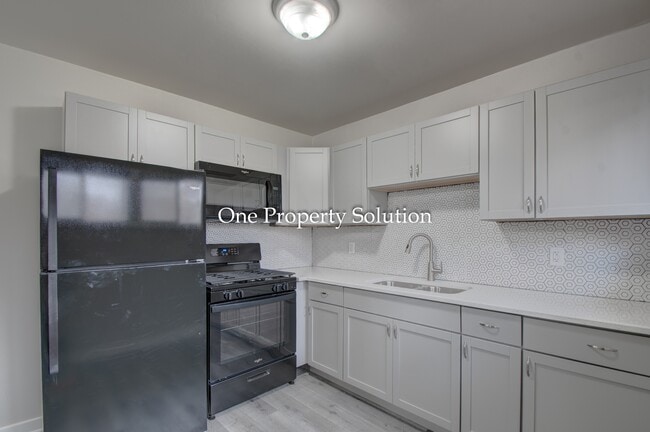 Photo - 940 Mount St