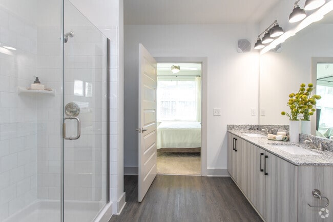 2BR, 2BA - 1041SF