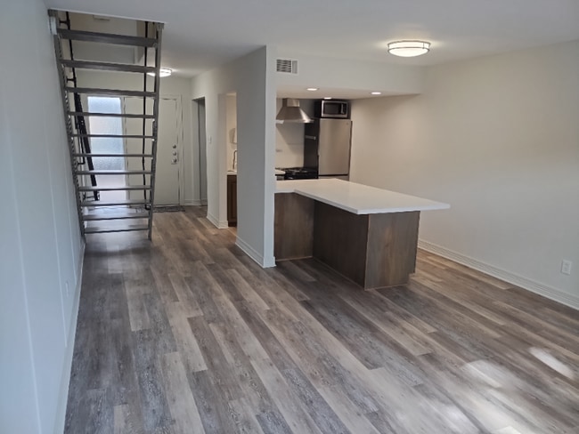 Building Photo - 8802 Ilona Ln Unit #5 Rental
