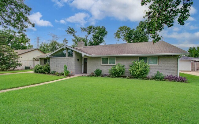 Photo - 9818 Emnora Ln