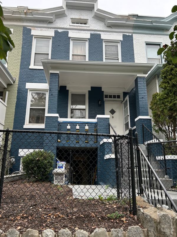 Building Photo - 1414 C St NE