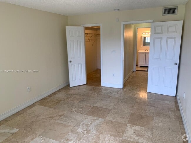 Building Photo - 505 NW 177th St Unit 211 Rental