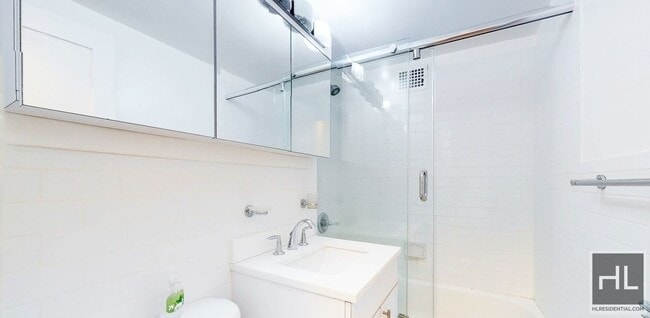 Photo - E 16 ST Unidad 8D