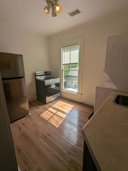 Photo - 407 Colville St