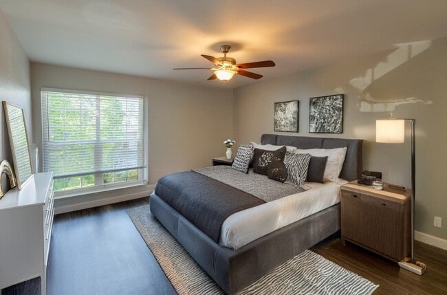 Photo - Redwood Plaza Apartments