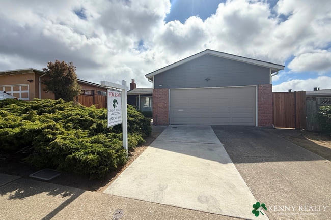 Building Photo - Beautifully Remodeled 3 Bedroom, 2 Bathroo... Rental