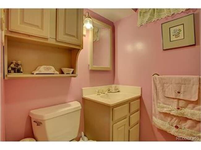 Building Photo - Updated clean and colorful 3 bed 2 bath ranch with a 2-Car garage!