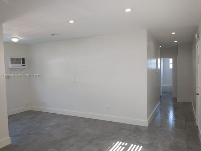 Photo - 17031 NE 21st Ave Unit 3