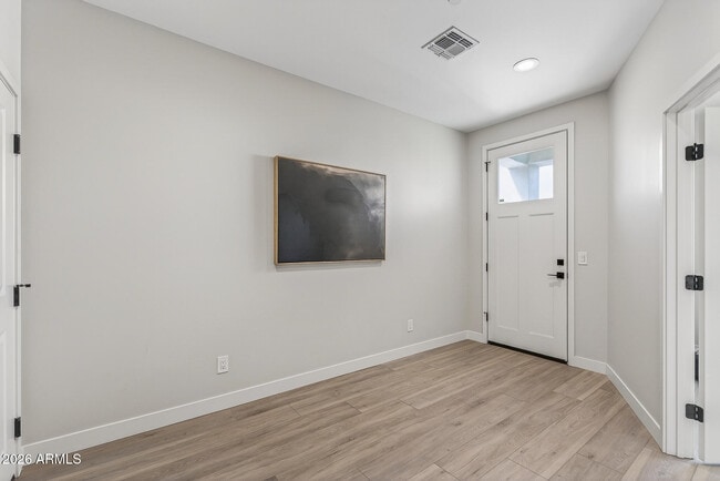 Photo - 2601 E Clarendon Ave