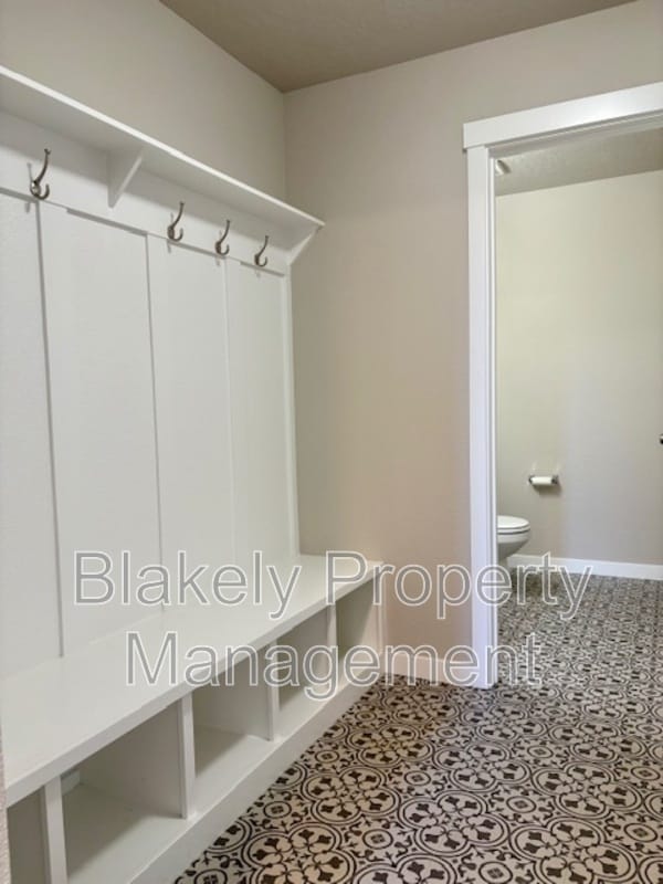 Photo - 645 SW Inby St
