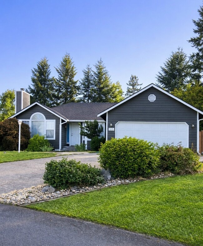 Photo - 1915 157th St E