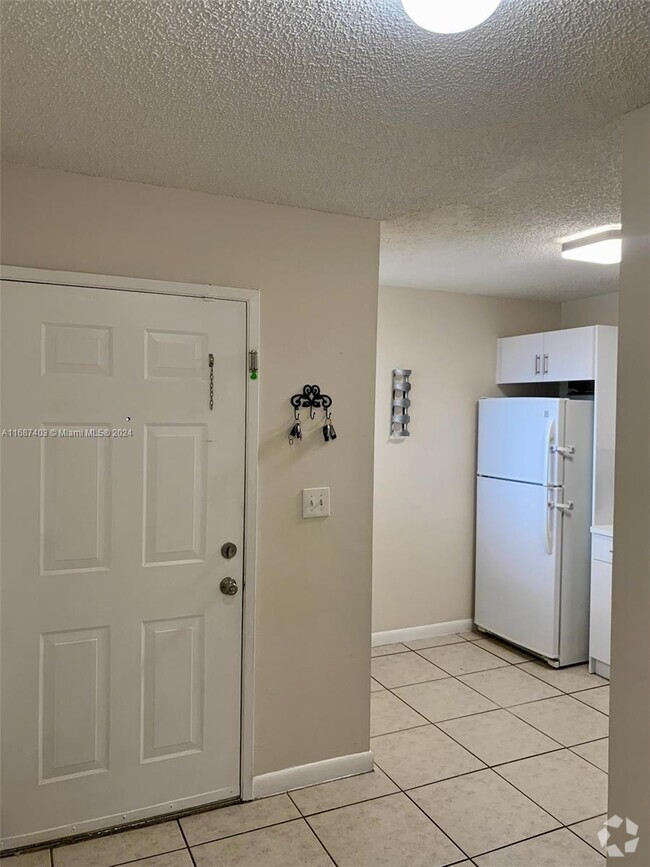 Building Photo - 15701 SW 137th Ave Unit 204 Rental