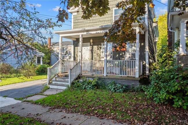 Photo - 235 W 6th St