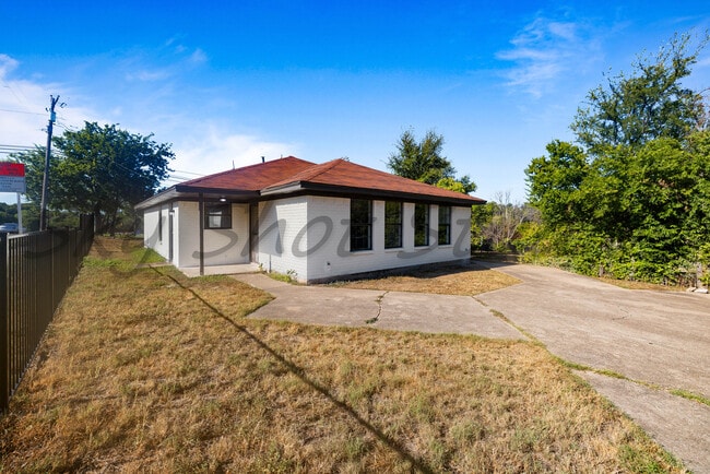 Photo - 2540 Avenue H Unidad A