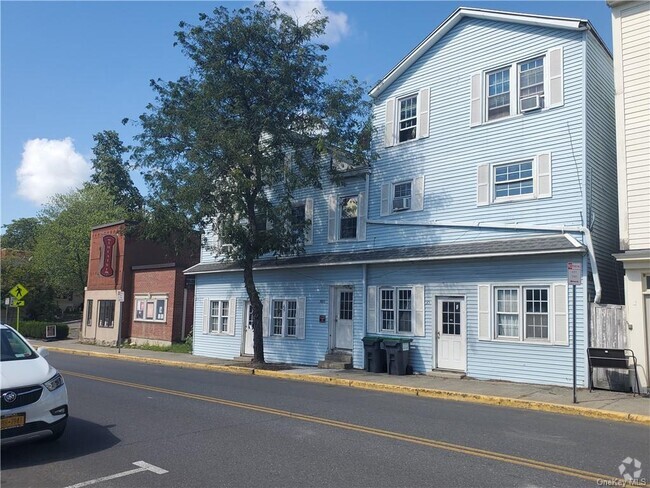 Building Photo - 3033-3035-3035 Main St Unit 3 Rental