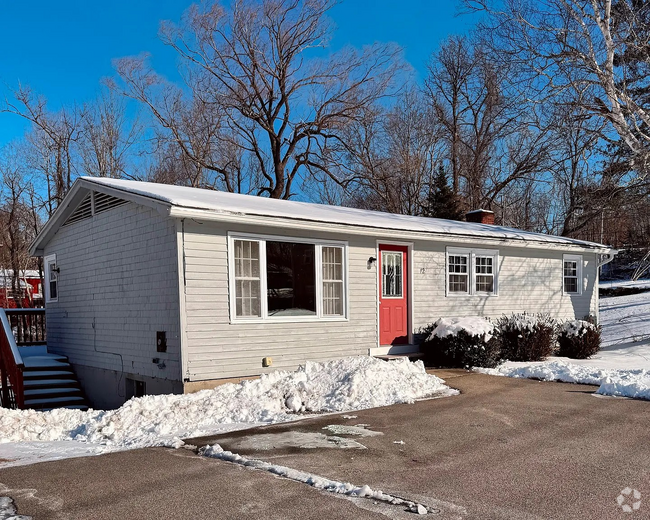 Building Photo - 12 N Sturbridge Rd Rental