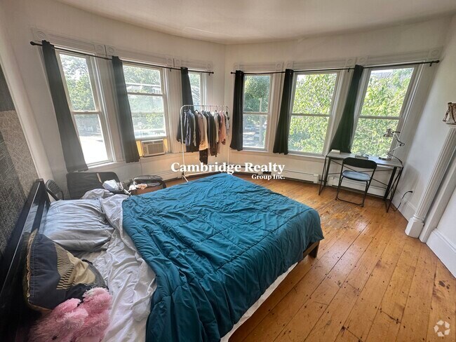 Building Photo - 86 Kirkland St Unit 2R Rental
