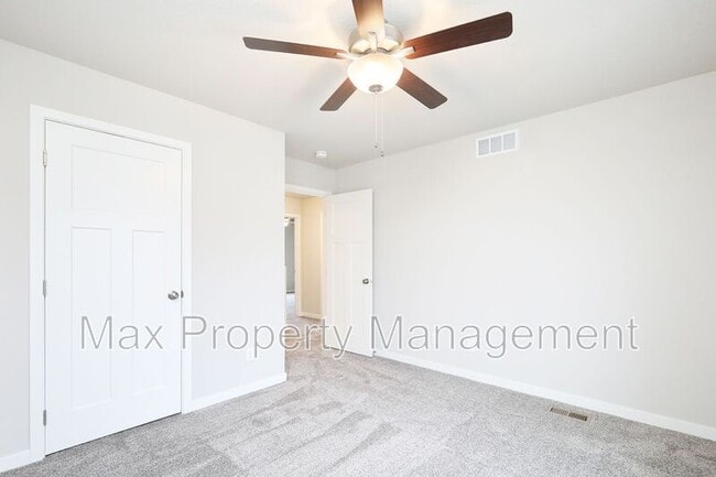 Photo - 211 NE Whitetail Dr