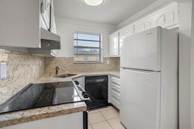 Photo - 1975 NE 135th St Unidad 3F