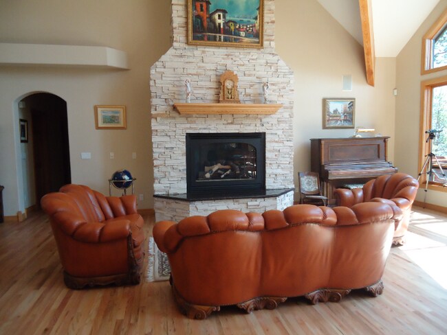 Photo - 464 Silver Cir