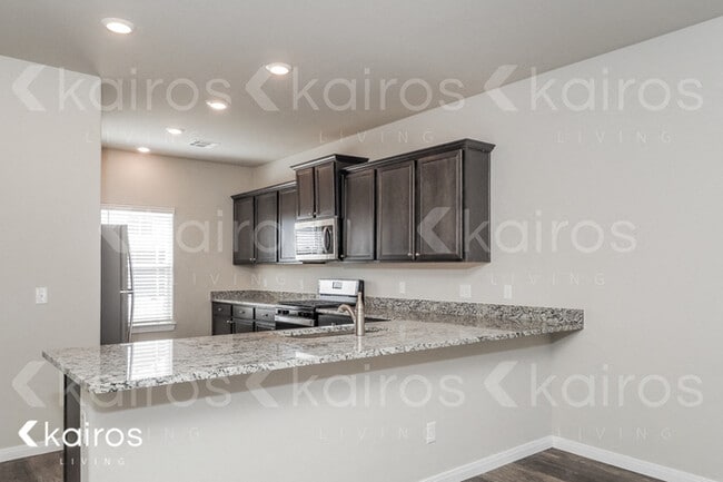 Photo - 905 NW 4th St