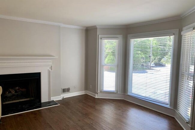 Photo - 831 Clairemont Ave