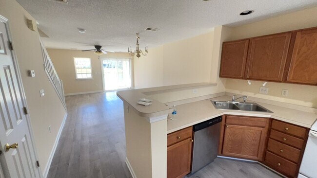 Photo - 2 BEDROOM TOWNHOME IN GATED COMMUNITY!