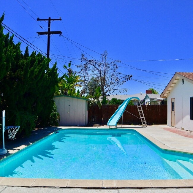 Building Photo - Available August 2026- 5 Bedroom with a POOL - on MARY LANE