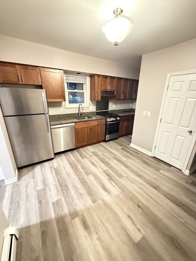 Photo - 406 N Broadway