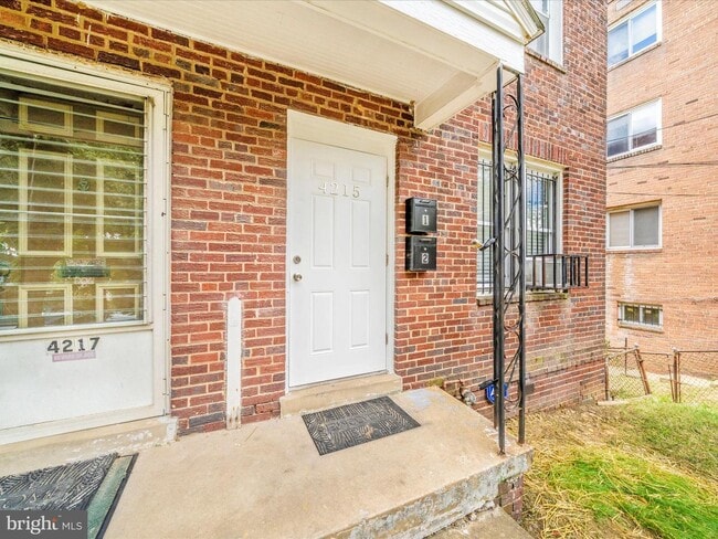 Frente del edificio - 4215 Dix St NE