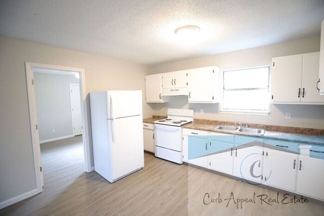 Photo - First month move in special $450!! 2-bedroom, 1-bath apt Trumann - HUD accepted