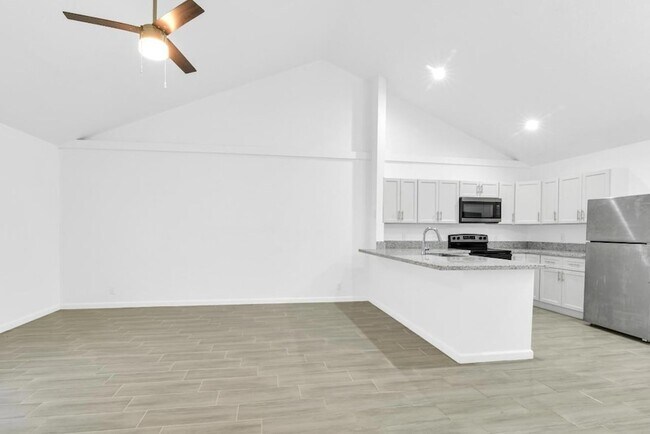 Photo - 13737 Yarmouth Dr