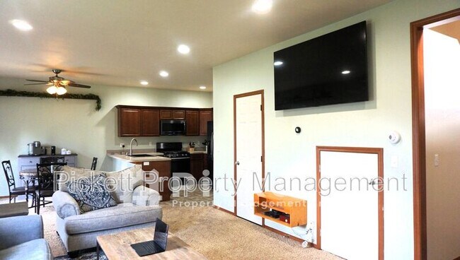 Photo - 3886 Malott Pl SE