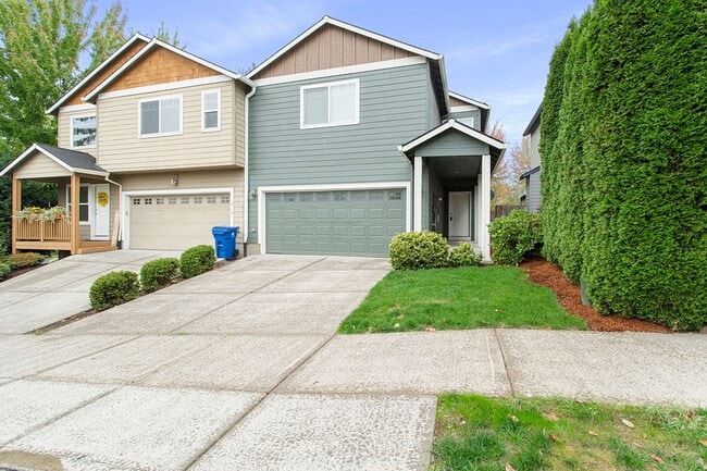 Building Photo - 4 bedrooms 2.5 bath, fenced backyard, AC, ... Rental