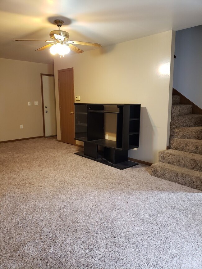 Photo - 102 Whiting St