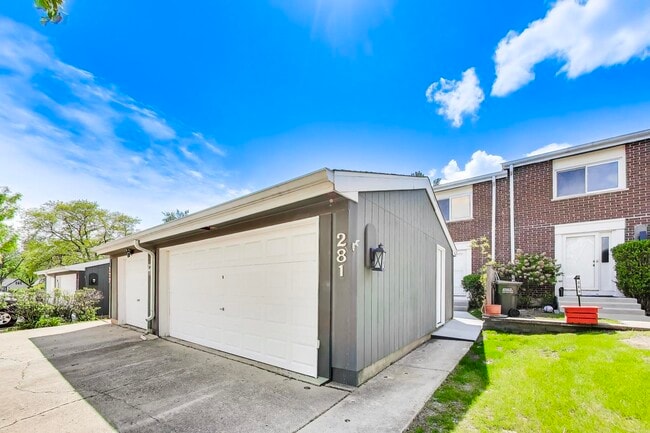Photo - 281 Dupage Dr